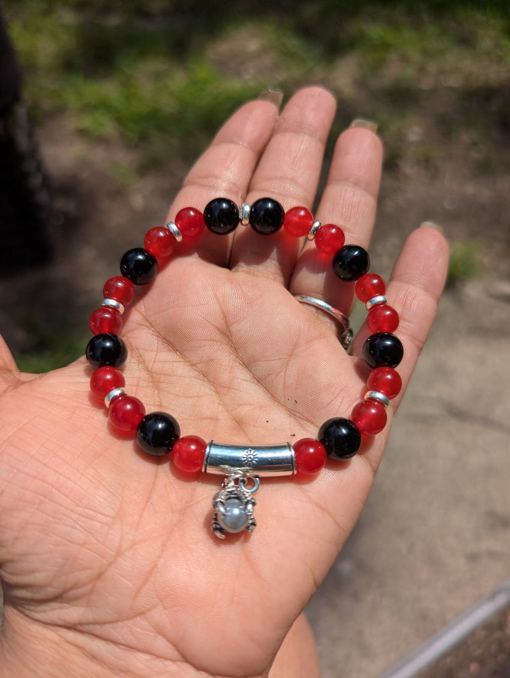 red jade and black onyx beaded bracelet