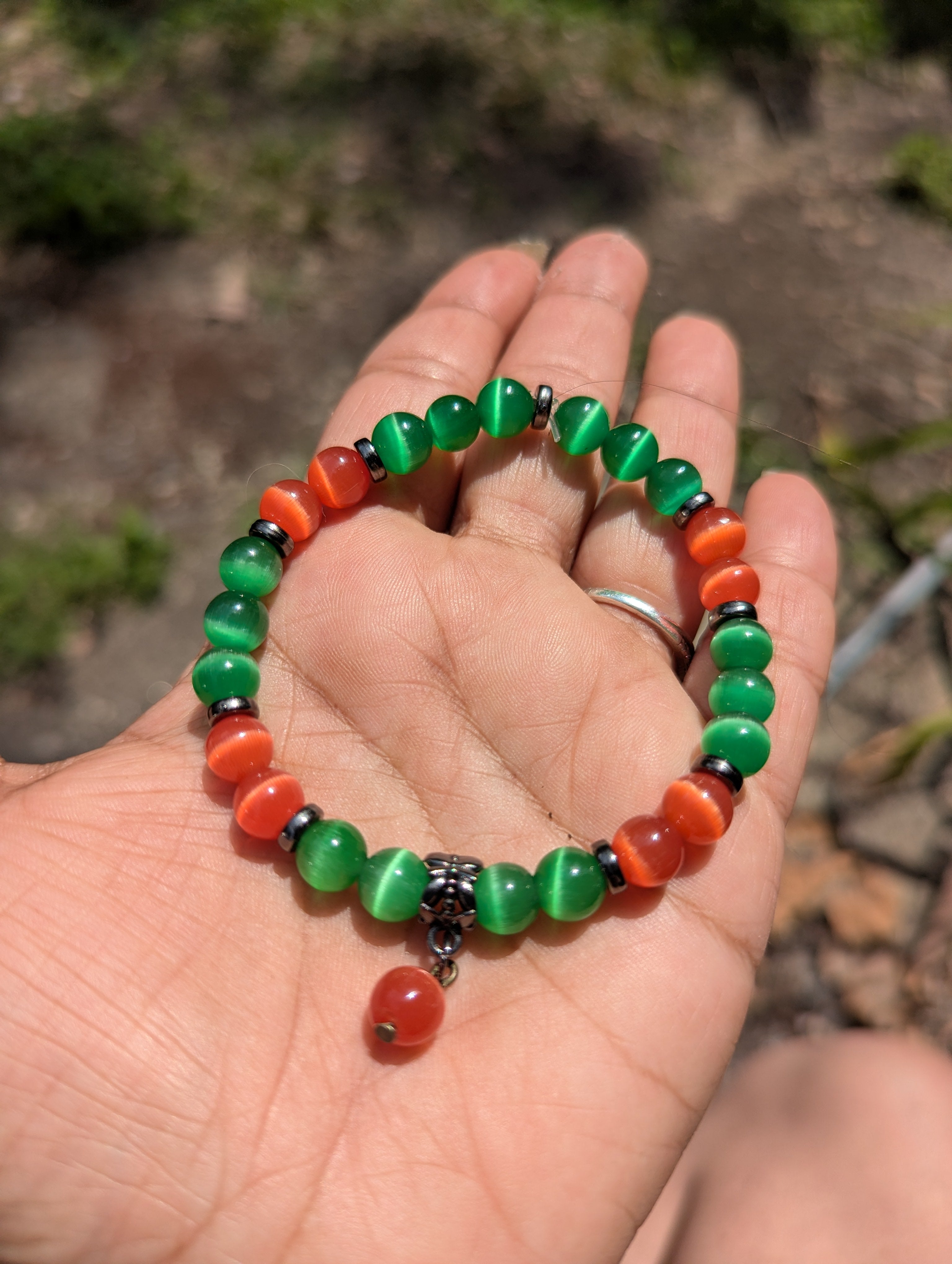 Emerald green and ember beaded cats eye bracelet